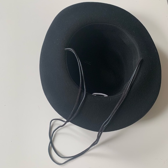 Clyde Rowan Hat in Black Wool w. Suede Drawstring - Picture 4 of 6